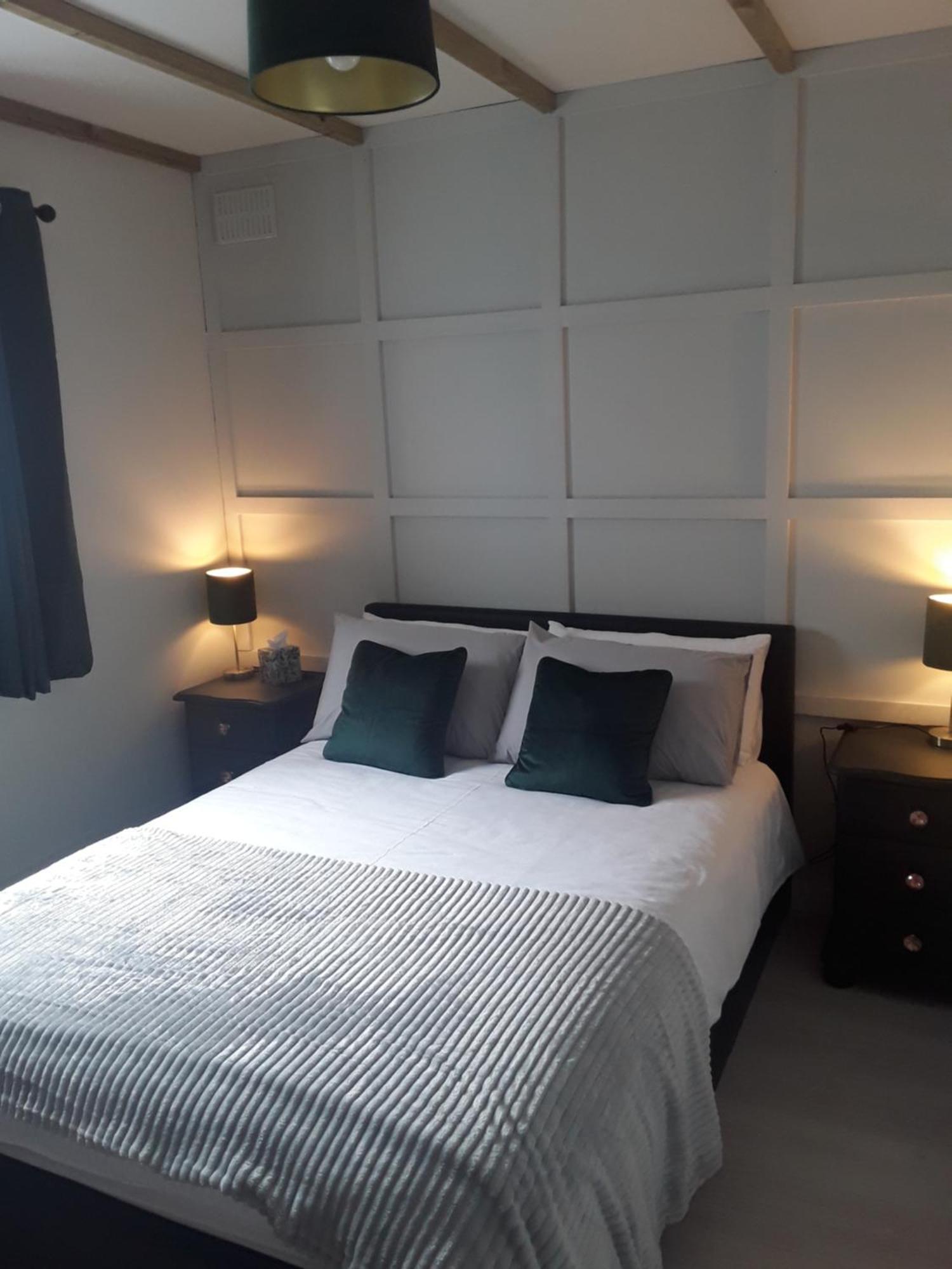 The Lodge Guesthouse Brittas Экстерьер фото