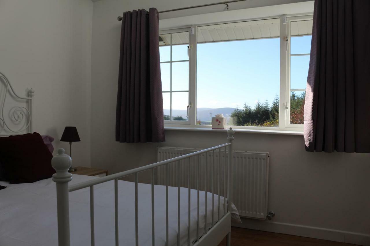 The Lodge Guesthouse Brittas Экстерьер фото