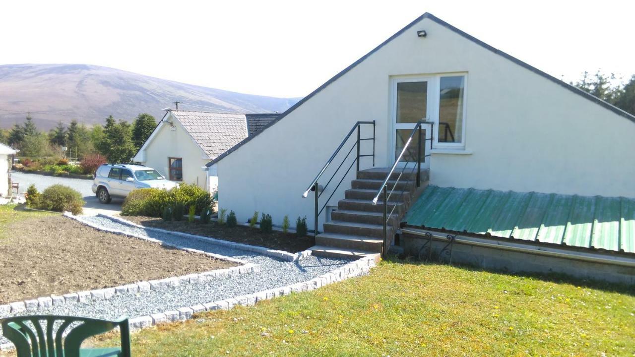 The Lodge Guesthouse Brittas Экстерьер фото